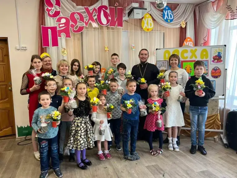 Благочинный посетил социально-реабилитационный центр «Алые паруса»