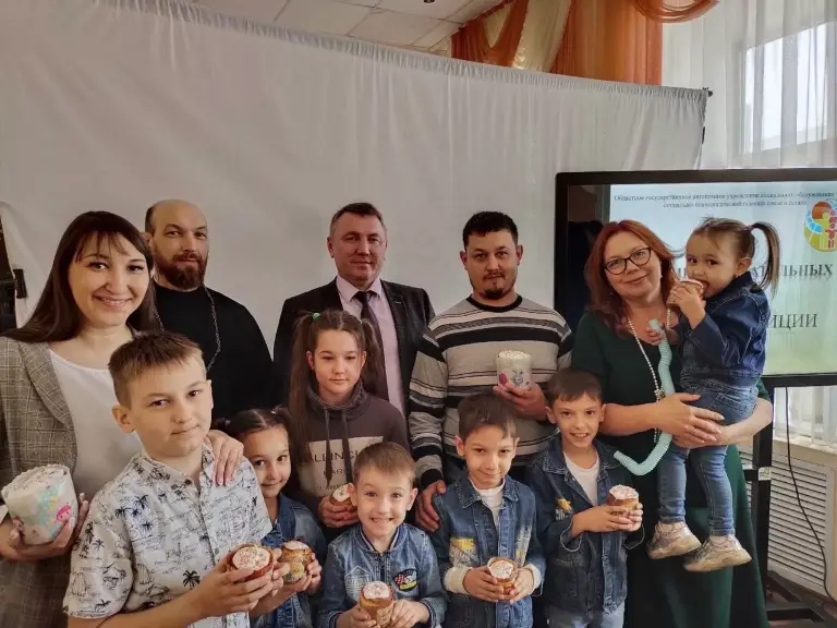 Прихожане храма во имя святителя Николая Чудотворца села Зеленая Роща испекли пасхальные куличи для нуждающихся семей