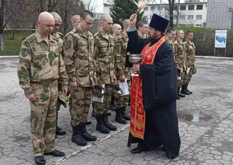 Священник благословил призывников на несение воинской службы