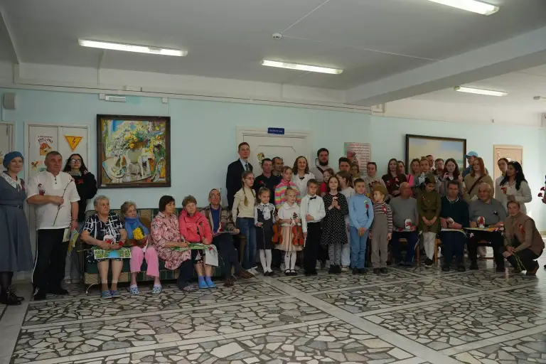 Симбирская православная молодежь поздравила пациентов госпиталя ветеранов войн с Днем Победы