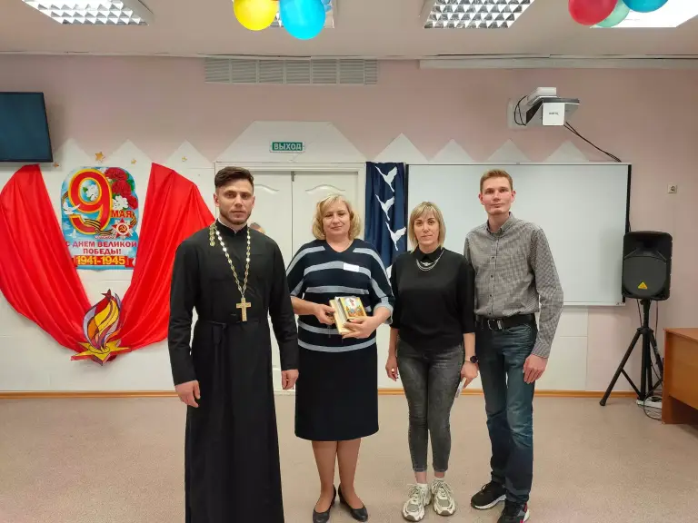 Священник и православные добровольцы посетили детский реабилитационный центр «Открытый дом»