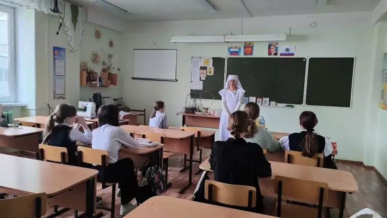 Сестра милосердия посетила школу № 69