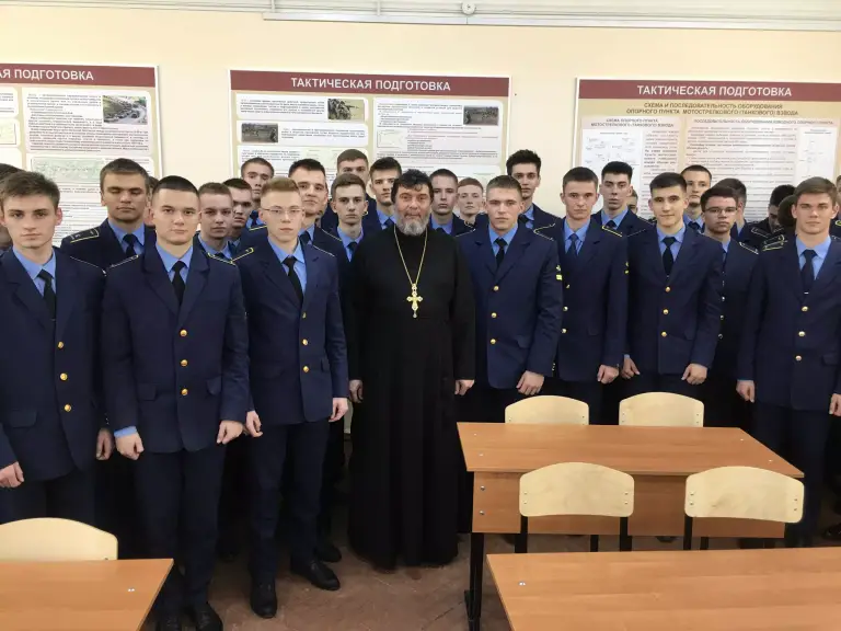 В военно-учебном центре Ульяновского института гражданской авиации состоялась встреча со священником