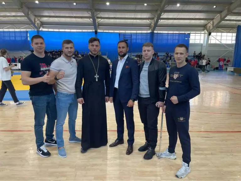 Священник принял участие в открытии турнира по самбо