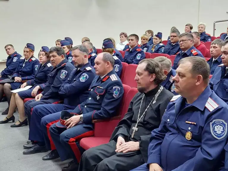 Священник посетил казачий сход