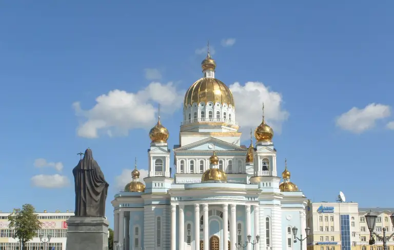 Божественная литургия в кафедральном соборе святого праведного Феодора Ушакова г. Саранска