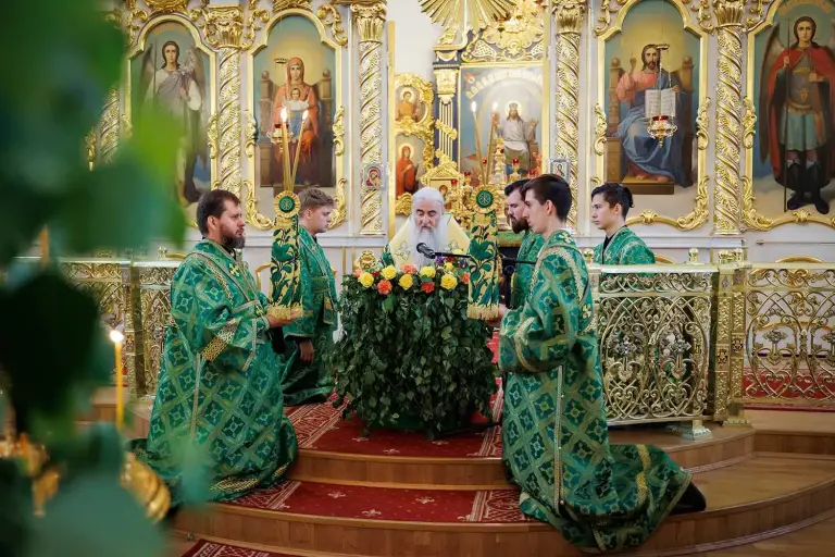 Божественная литургия и Великая вечерня в Спасо-Вознесенском кафедральном соборе г. Ульяновска