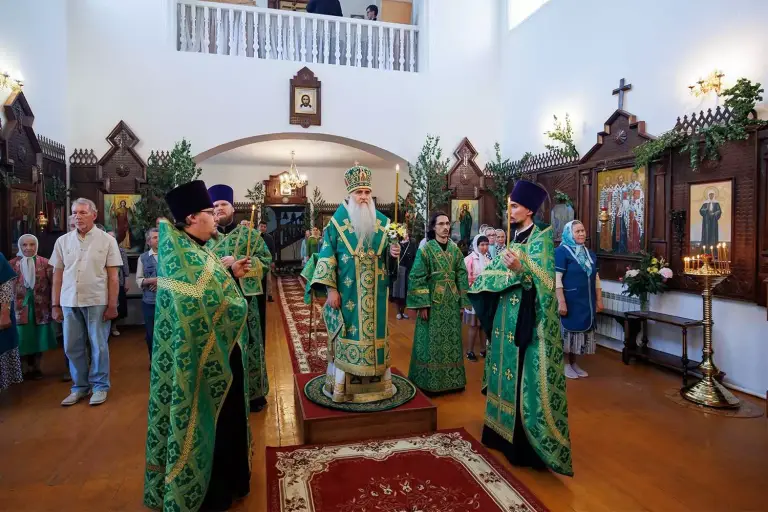Всенощное бдение в храме в честь Сошествия Святого Духа на апостолов г. Ульяновска