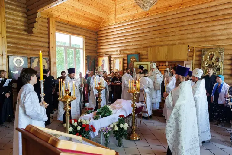 В храме в честь Казанской иконы Божией Матери простились с протоиереем Алексием Егоровым