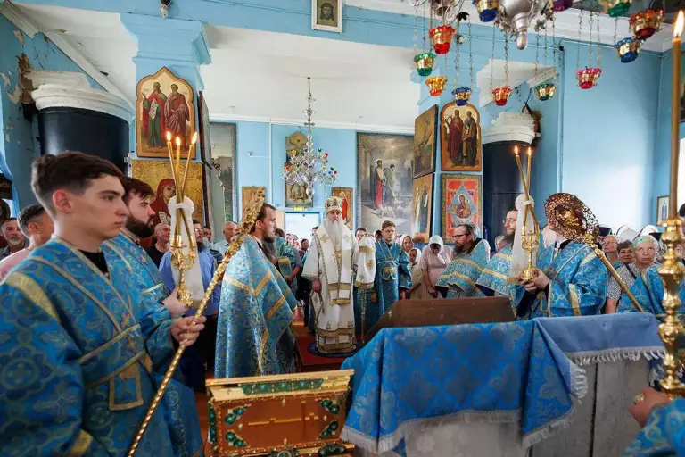 Божественная литургия в храме в честь Спаса Нерукотворного в Знаменском женском монастыре с. Ляховка