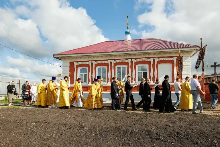 Митрополит Лонгин освятил Христорождественский храм в с. Подлесное
