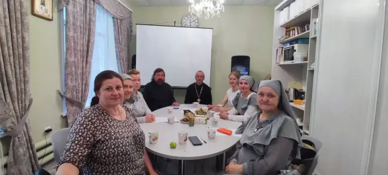 В центре «Исток» прошло собрание сестер милосердия старшего корпуса