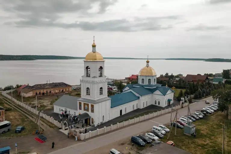 В Богоявленской церкви Старой Майны состоялось празднование в честь Боголюбивой иконы Божией Матери и 200-летия храма