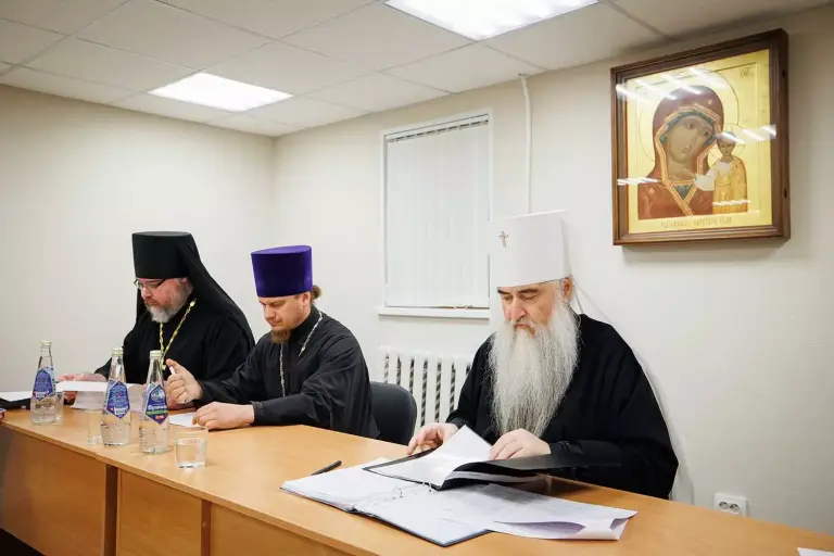 Митрополит Лонгин возглавил вступительные испытания в Центре подготовки церковных специалистов