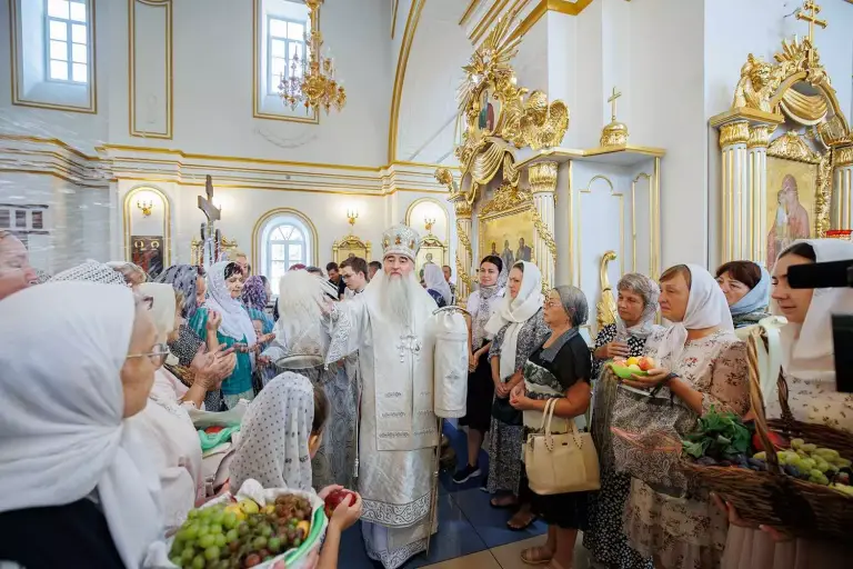 Преображение Господне: Митрополит Лонгин совершил богослужение в Спасо-Вознесенском кафедральном соборе