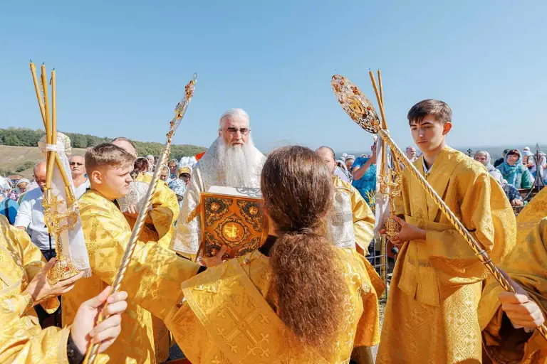 Божественная литургия в часовне святителя Николая Чудотворца на Никольской горе в р.п. Сурское