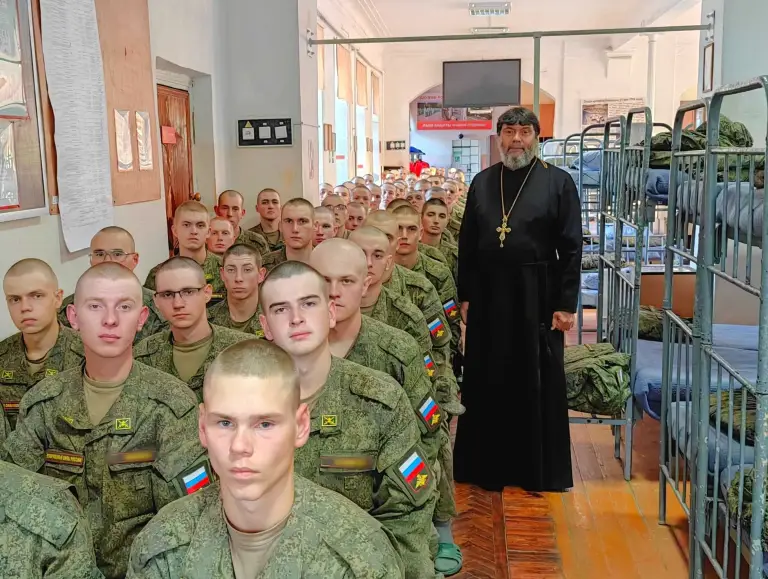 Священник провел беседу с курсантами