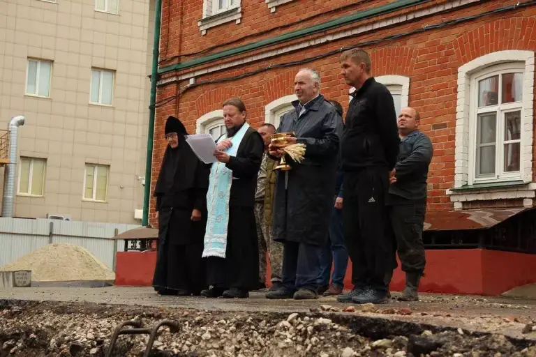 Молебен перед началом строительства корпуса келий в Спасском женском монастыре