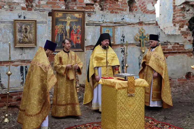 Прерывая вековое молчание: во Владимирском храме поселка Карамзина совершена Божественная литургия