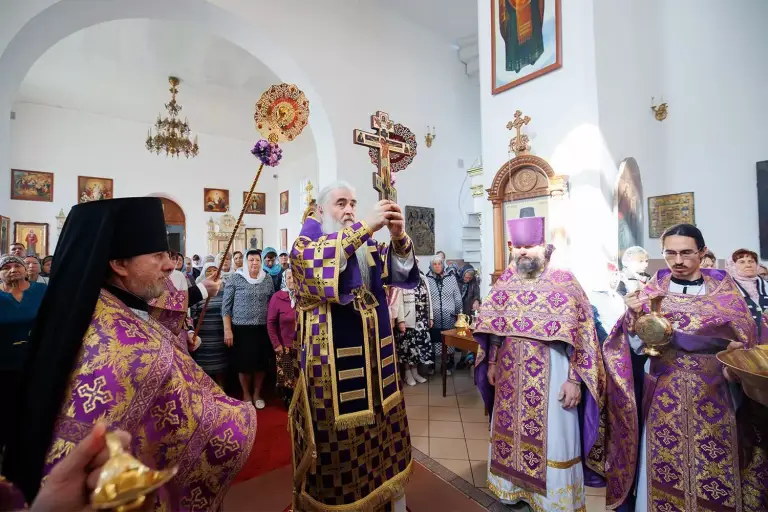 Божественная литургия в кафедральном соборе в честь Преображения Господня р.п. Новоспасское