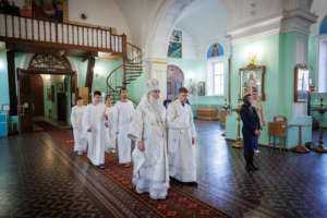 Митрополит Лонгин совершил Крещальную Литургию в Воскресенско-Германовском храме г. Ульяновска