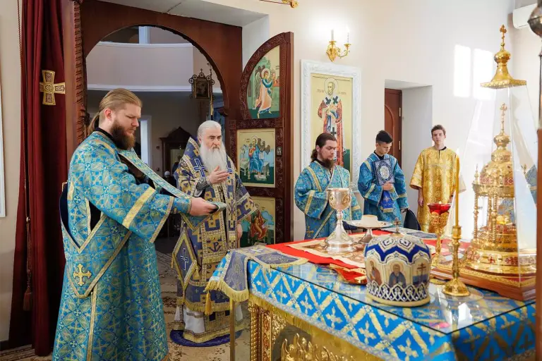 Божественная литургия в храме во имя трёх святителей г. Ульяновска