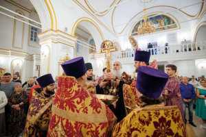 Всенощное бдение с чином воздвижения Креста в Спасо-Вознесенском кафедральном соборе г. Ульяновска
