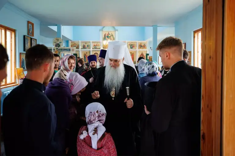 «Надо жить по Евангелию»: Митрополит Лонгин посетил приходы Цильнинского округа