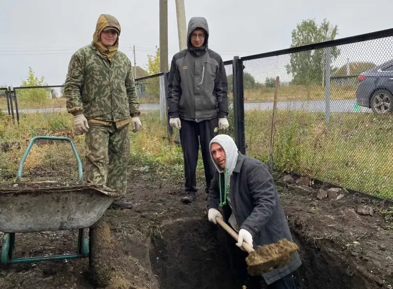 Участники движения «Симбирская православная молодежь» совершили трудовую поездку в село Березовка