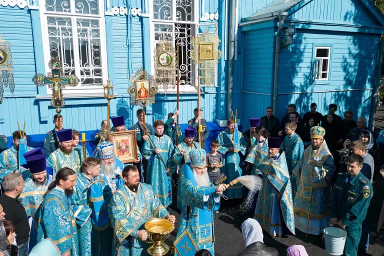 Божественная литургия в храме в честь иконы Божией Матери «Неопалимая Купина» г. Ульяновска
