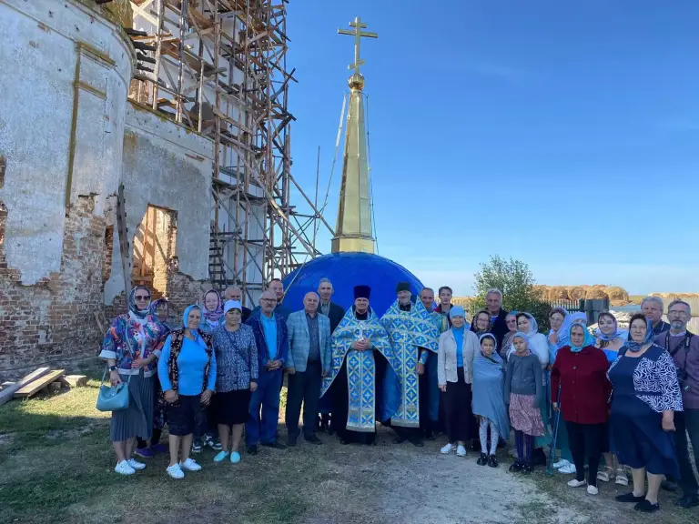 На храм в честь Казанской иконы Божией Матери с. Елшанка установлен купол