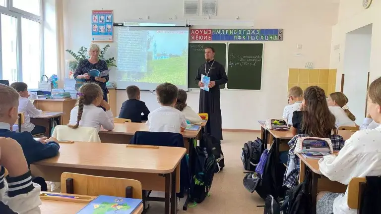 Симбирская епархия передала школам города и области учебники для изучения курса ОПК