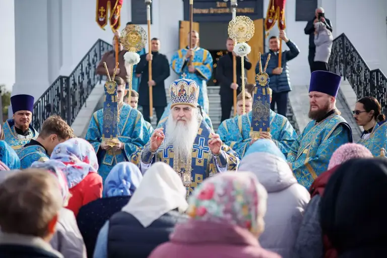 Божественная литургия в храме в честь Покрова Пресвятой Богородицы с. Большие Ключищи