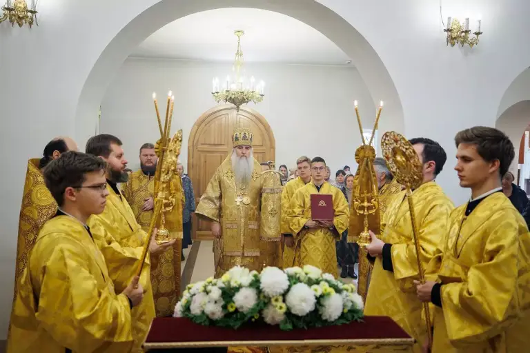 Божественная литургия в храме в честь Сретения Господня г. Ульяновска