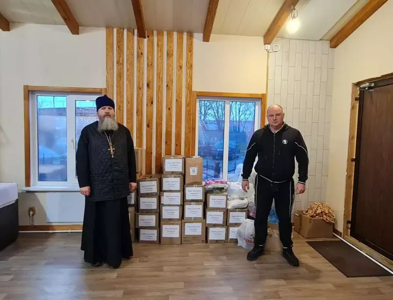 Приход храма в честь Сретения Господня передал военнослужащим партию гуманитарной помощи