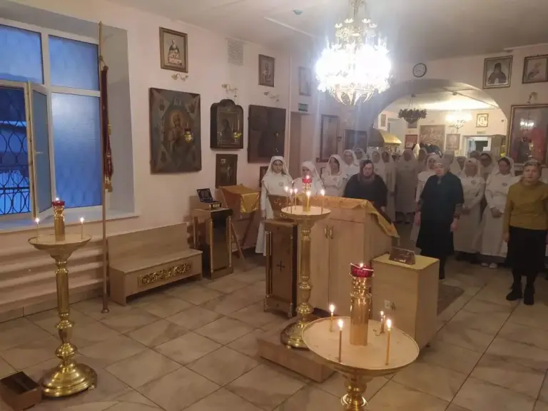 Сестры милосердия младшего корпуса причастились Святых Христовых Таин