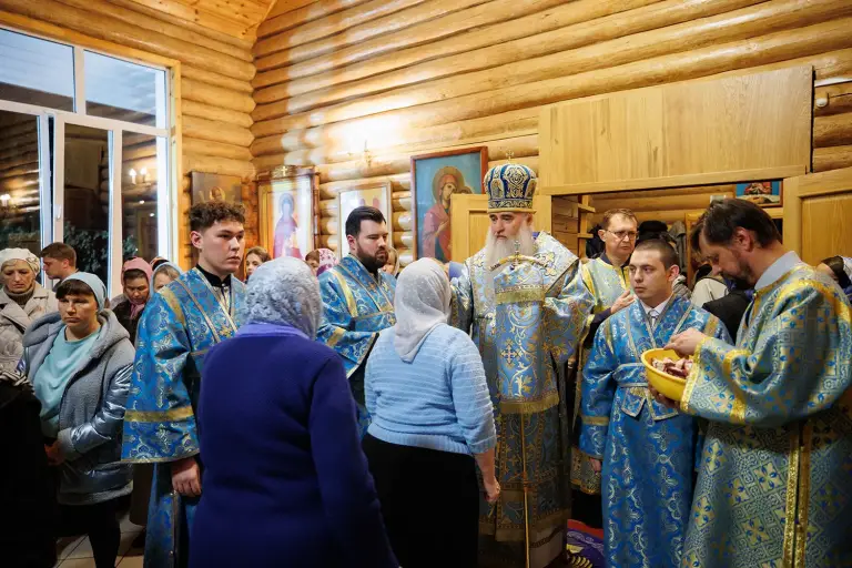 Всенощное бдение с чтением акафиста Божией Матери в храме в честь Казанской иконы Божией Матери г. Ульяновска