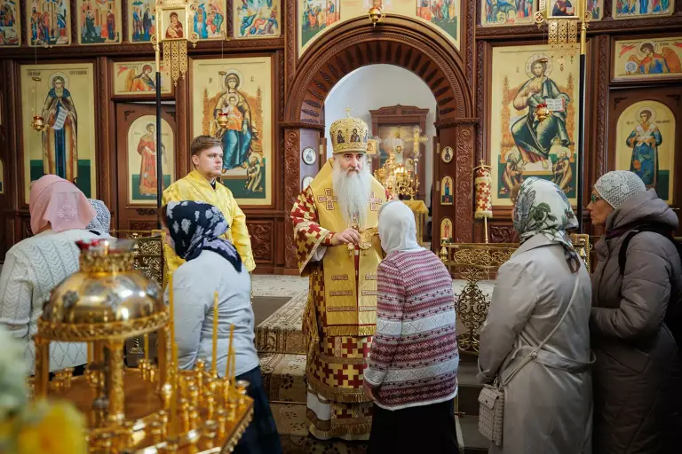 Божественная литургия в храме во имя трех святителей г. Ульяновска