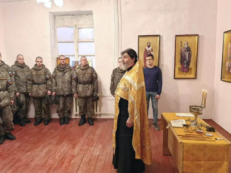 В учебном центре войск связи был совершен молебен