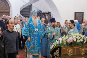 Божественная литургия во храме во имя Святой Живоначальной Троицы г. Новоульяновска