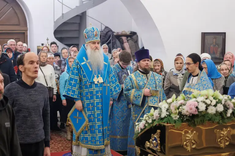 Божественная литургия во храме во имя Святой Живоначальной Троицы г. Новоульяновска