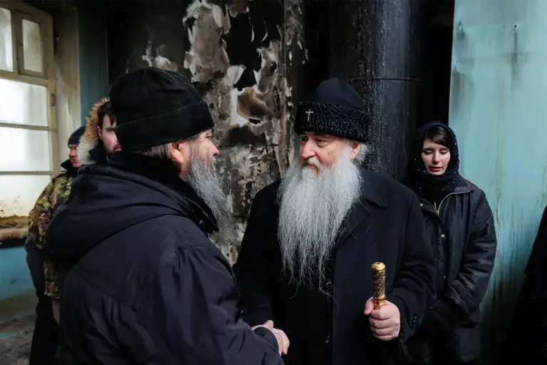 Митрополит Лонгин посетил монастырь в селе Ляховка, где пострадал от пожара старинный храм