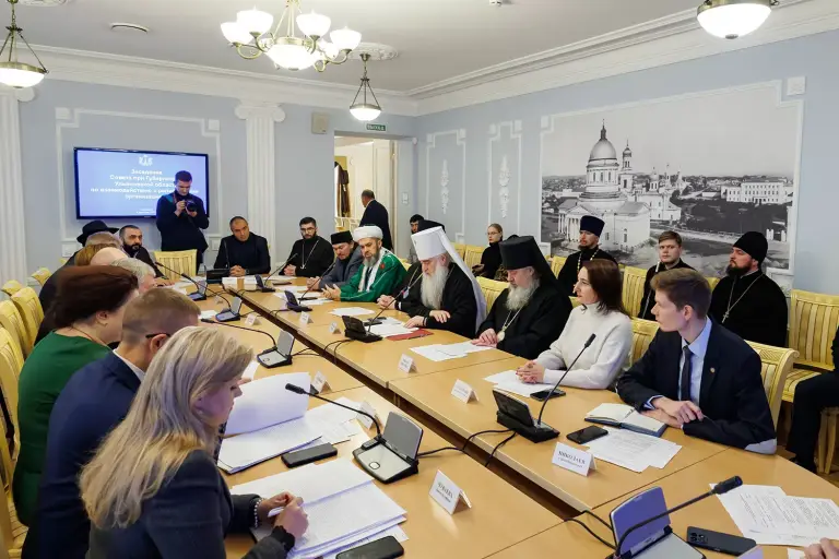 Митрополит Лонгин принял участие в заседании совета по взаимодействию с религиозными организациями при губернаторе