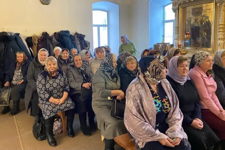 В Никольском храме р.п. Сурское прошло первое занятие во взрослой воскресной школе
