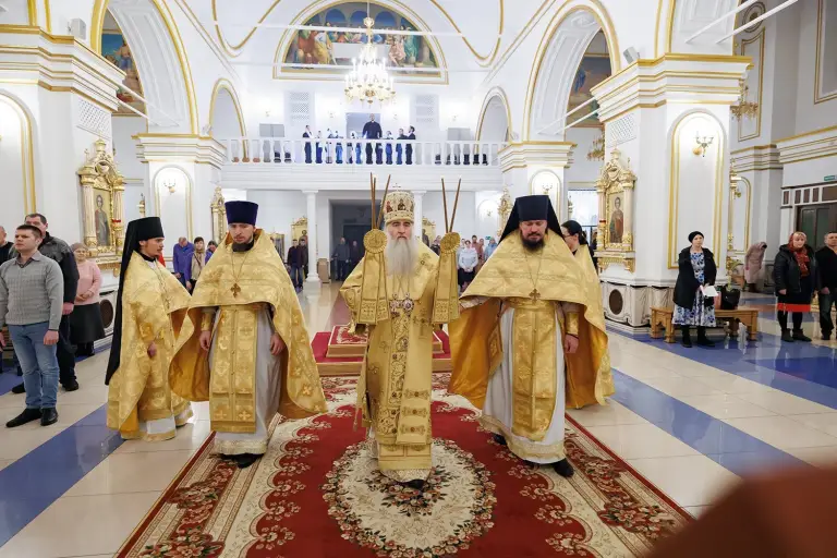 Божественная литургия в Спасо-Вознесенском кафедральном соборе Ульяновска