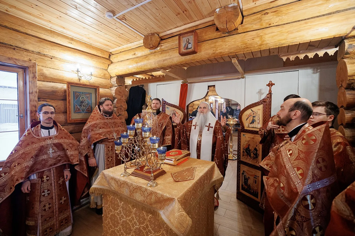 Божественная литургия в храме в честь иконы Божией Матери «Споручница грешных» при исправительной колонии № 8 г. Ульяновска