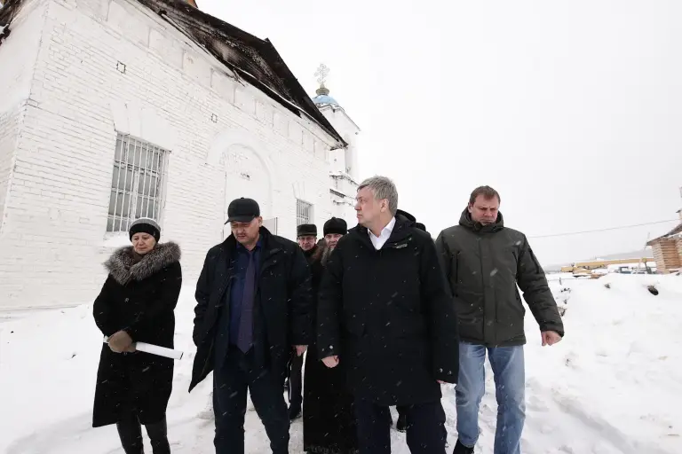 Губернатор Алексей Русских познакомился с ходом восстановительных работ в монастырском храме, пострадавшем от пожара