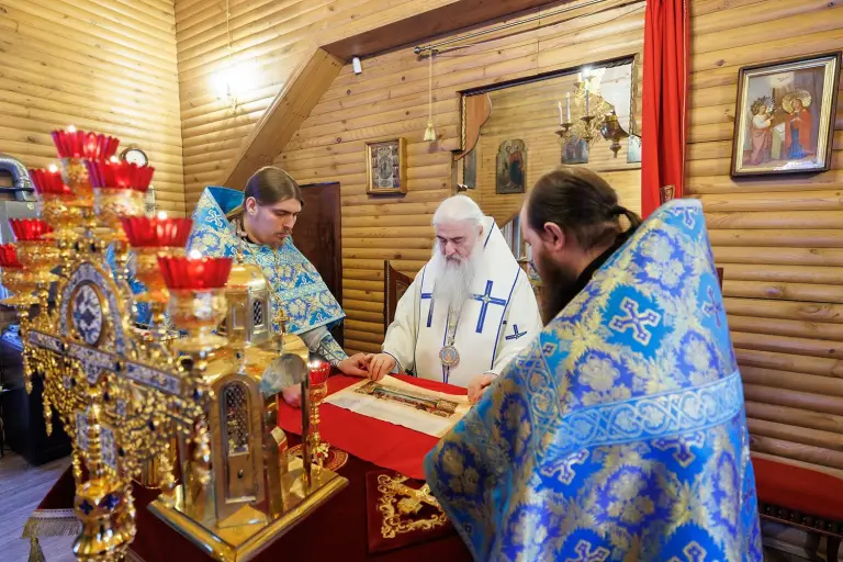 Божественная литургия и панихида в храме во имя Всех святых г. Ульяновска