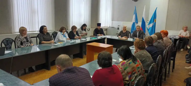 Благочинный принял участие в круглом столе, посвященном семейной тематике