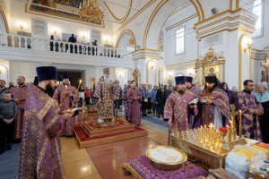 Божественная литургия и панихида в Спасо-Вознесенском кафедральном соборе г. Ульяновска